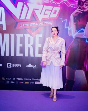 Chelsea Islan Instagram - Snippets from Virgo and The Sparklings Gala Premiere 💜

Filmnya tayang hari ini! Wajib untuk nonton di bioskop, filmnya seru banget. Selain itu juga karakter dan ceritanya di bawakan dengan sangat fun, fresh & vibrant. Penonton juga terbawa suasana untuk sing along di bioskop bareng-bareng. So happy to meet Virgo & Sri Asih! 💫

#BanggaFilmIndonesia

Styled by: @ivanteguhsantoso 
Outfit by: @sean_sheila 
MUA: @ryanogilvy 
Hairdo: @shabura 
📸: @snap.nuel & @armanfebryan