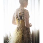 Chelsea Islan Instagram - Details of the breathtaking Kebaya. Kebaya kutu baru ini memiliki unsur perpaduan antara adat Jawa dan Papua. Burung Cenderawasih atau The Bird of Paradise melambangkan keberuntungan. Masyarakat Papua mempercayai bahwa keberuntungan akan datang dengan terus menjaga burung Cenderawasih. Disini memiliki filosofi khusus, bahwa 2 adat di persatukan, 2 insan di persatukan dan menyatu menjadi 1 cinta. Ini adalah karya Mas @eddybetty yang begitu luar biasa, mewujudkan visi aku menjadi kenyataan. Thank you Mas Eddy Betty for making my dream Kebaya come true 🤍✨