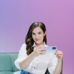Chelsea Islan Instagram - Cari #PerformaAndalanmu dengan #OPPOA95!⚡️ Aku suka banget dengan OPPO A95, kegiatan seperti menonton Film atau YouTube jadi lancar karena ada ekspansi RAM hingga 5GB yang membuat smartphone ini bebas lag! Sekarang kamu udah bisa pre-order OPPO A95 sampai tanggal 25 November 2021 dan dapetin exclusive gift! Follow @OPPOIndonesia yuk untuk informasi lebih lanjut!