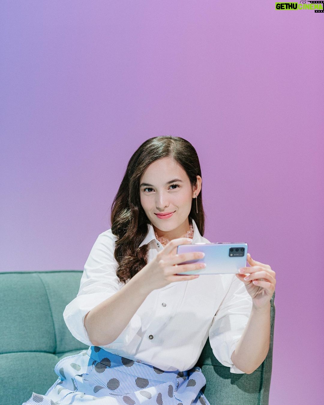 Chelsea Islan Instagram - Cari #PerformaAndalanmu dengan #OPPOA95!⚡️ Aku suka banget dengan OPPO A95, kegiatan seperti menonton Film atau YouTube jadi lancar karena ada ekspansi RAM hingga 5GB yang membuat smartphone ini bebas lag! Sekarang kamu udah bisa pre-order OPPO A95 sampai tanggal 25 November 2021 dan dapetin exclusive gift! Follow @OPPOIndonesia yuk untuk informasi lebih lanjut!