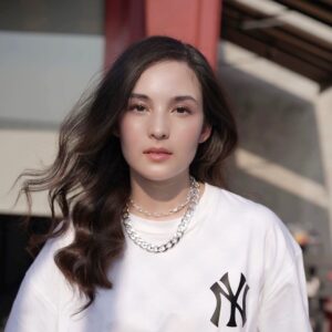 Chelsea Islan Instagram - Originated from The East Side ⚪️