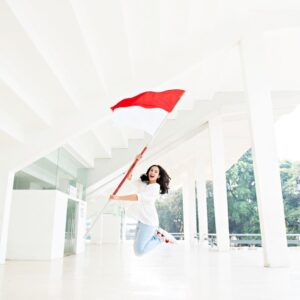 Chelsea Islan Instagram - Selamat Hari Kemerdekaan Republik Indonesia ke-76! Dirgahayu Indonesiaku! 🇮🇩

Di 76 Tahun kita Merdeka ini, yuk kita saling tingkatkan aksi gotong royong kita untuk membangun Indonesia menjadi lebih baik lagi! Tidak hanya pemerintah, tapi kita juga bisa jadi bagian dari pembangunan Negeri Indonesia kita ini lho!
Salah satunya dengan berinvestasi di reksa dana UOBAM Dana Membangun Negeri, yang pengalokasian asetnya ditujukan sebagian besar ke instrumen pendapatan tetap seperti obligasi pemerintah maupun obligasi korporasi dari emiten yang ikut serta dalam pembangunan Nasional seperti BUMN.

Yuk ikutan aku bersama Pluang membangun Negeri kita tercinta ini dengan berinvestasi reksa dana UOBAM Membangun Negeri yang hanya ada di Pluang. Kamu juga bisa sambil bangun masa depan kamu lho!

Jangan lupa tunjukin juga kecintaanmu terhadap Indonesia melalui post photo kecintaan kamu dengan Indonesia di Instagram Feed dan berinvestasi di UOBAM Dana Membangun Negeri dengan jumlah unik yaitu Rp170,845 di @pluang_id. Dapatkan kesempatan memenangkan hadiahnya! Jangan lupa follow & mention @pluang_id, serta menggunakan #PluangMembangunNegeri 

Bagi kamu yang baru pakai Aplikasi Pluang, jangan lupa daftar pakai kode referralku : CHELSEA1 🤍