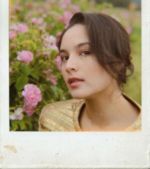 Chelsea Islan Instagram - On this blissful day, wishing you all Eternal Blessings 💗🍃💫