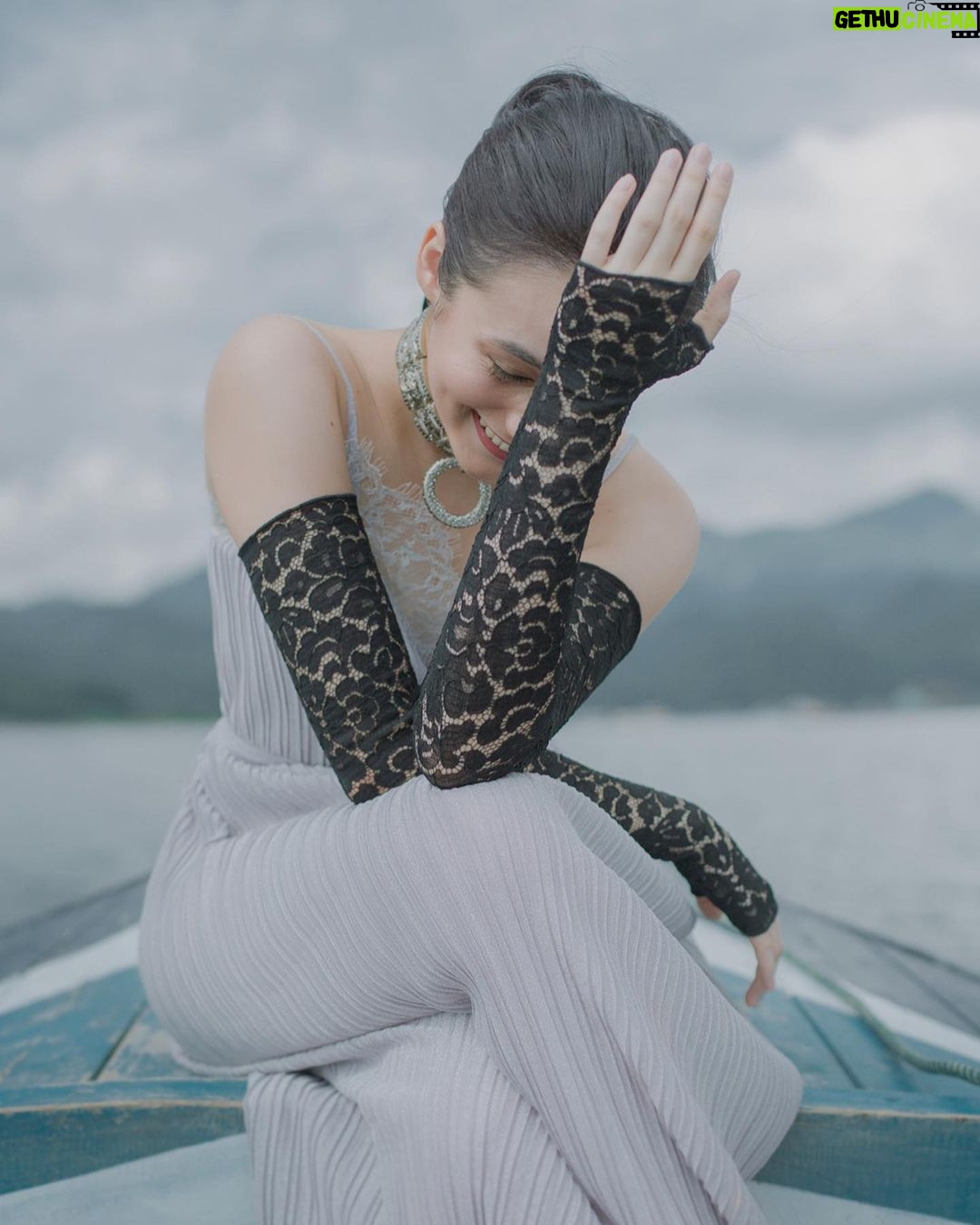 Chelsea Islan Instagram - Laughter is the sound of the soul dancing 🤍