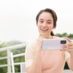 Chelsea Islan Instagram - Tampil fashionable bareng design premium dari #OPPOA95! 💎 Guys, kalian tau gak sih kalau OPPO A95 selain punya design yang cantik dan bisa merefleksikan warna pastel, kualitasnya juga bisa jadi #PerformaAndalanmu yang bebas goresan, fingerprint dan cipratan karena sudah punya IPX4! Aku suka banget design OPPO A95! Kalau kamu, apa performa favorit kamu? Share di kolom komentar dan menangin OPPO A95 yuk, ini caranya: 1. Wajib follow @OPPOIndonesia dulu 2. Komen performa/fitur OPPO A95 yang jadi kesukaanmu di postingan ini 3. Mention @OPPOIndonesia dan tag dengan #OPPOA95 #PerformaAndalanmu dan #OPPOIndonesia 4. Tag 3 orang untuk ikutan juga 5. Syarat dan ketentuan berlaku Ayo jadi yang pertama dapetin kesempatan untuk punya #OPPOA95, periode hanya di tanggal 18 - 21 November 2021. Jangan sampai ketinggalan! ✨
