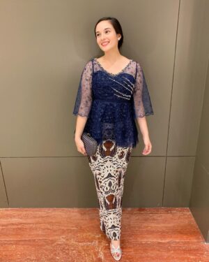 Chelsea Islan Instagram - Selamat Hari Batik Nasional! 🤍