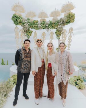 Chelsea Islan Instagram - Love is in the air! Happy to have witnessed the sacred and intimate ceremony of love. Happy wedding @itsmebcl 🤍