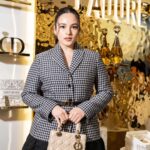 Chelsea Islan Instagram - It’s that time of the year! Feels like a magical dream. Welcoming the month of December and this Holiday Season with the House of Dior’s Fairytale World of Les Tuileries Royal Garden, Carousel of Dreams! ⭐️ #DIORHoliday #DreamInDIOR #DIORBeautyLovers