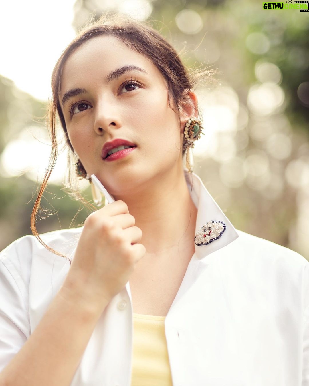 Chelsea Islan - 97.4K Likes - I am honored to be featured as one of the dreamers collaborating with @onefinesky in celebrating Kartini’s Day in April and Women Power.
Collaborating with @aidanandice and @rahasiagadis, I am so excited to announce and launch our new short sleeves! With this, we also have the Men / Unisex collection as well. Stay tuned to see the new collections!
To Order and Contribute, WA to this number: +628111929109. The first 50 pieces of this collection will come with our blue and white stripes mask! Don’t miss it! #OneFineSky 💙☁️