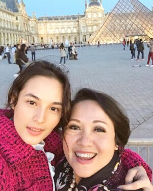 Chelsea Islan Instagram - Happy Mother’s Day! 💕
Raw and Unfiltered. By looking at this picture, I can sense the joy, love and beautiful energy shared during this moment. I love you Mom. ✨✨✨