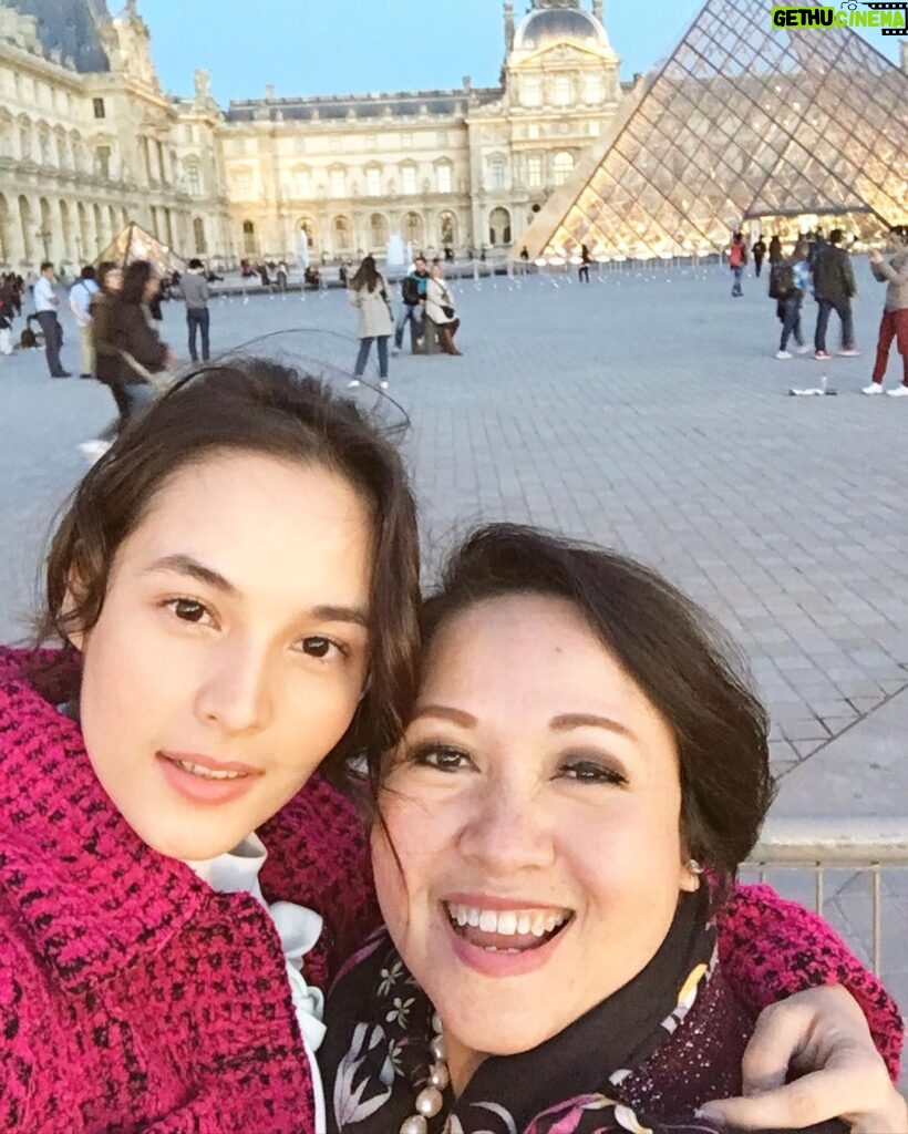 Chelsea Islan Instagram - Happy Mother’s Day! 💕 Raw and Unfiltered. By looking at this picture, I can sense the joy, love and beautiful energy shared during this moment. I love you Mom. ✨✨✨