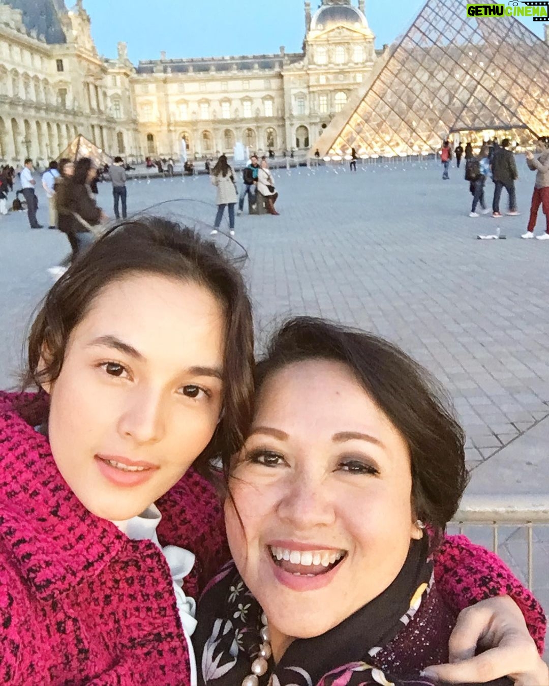 Chelsea Islan - 91.1K Likes - Happy Mother’s Day! 💕
Raw and Unfiltered. By looking at this picture, I can sense the joy, love and beautiful energy shared during this moment. I love you Mom. ✨✨✨