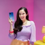 Chelsea Islan Instagram - Hi! Kamu mau tau gak partner baru aku untuk tingkatin performa aktivitas harian? Ini dia OPPO A54 #JagoanBaru2021! Dengan design modern dan warna unik serta layar punch-hole yang trendy, membuat nonton jadi lebih nyaman! Gak perlu khawatir beraktivitas karena #OPPOA54 dilengkapi baterai besar dan 18W fast charge! Yuk jadi lebih efisien dengan #OPPOA54! Sekarang lagi ada promo spesial #KebersamaanBaru Ramadan dari OPPO loh! Check out @oppoindonesia now! 💘
