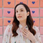Chelsea Islan Instagram - Hi Solmates! 🫶🏻 Kali ini aku ingin memberikan rekomendasi perhiasan berlian untuk kamu beli di tahun 2024. Yuk, buat tampilanmu semakin bersinar dengan koleksi dari @sol.et.terre Sustainable Jewelry ✨ #SolEtTerre #SparklewithPurpose #ShineBrighter #LabGrownDiamonds #EthicalDiamonds 💎