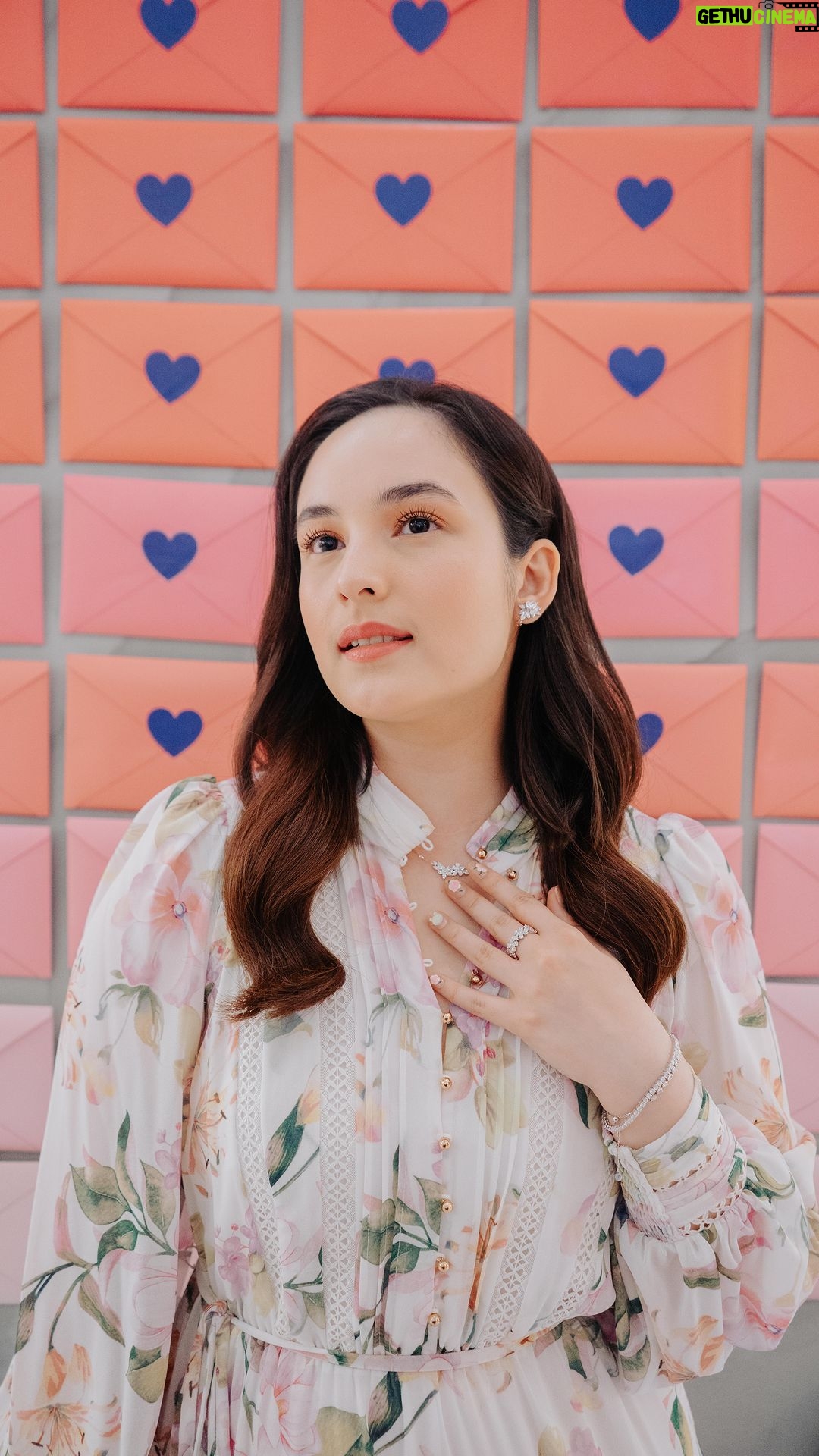 Chelsea Islan Instagram - Hi Solmates! π«Άπ» Kali ini aku ingin memberikan rekomendasi perhiasan berlian untuk kamu beli di tahun 2024. Yuk, buat tampilanmu semakin bersinar dengan koleksi dari @sol.et.terre Sustainable Jewelry β¨ #SolEtTerre #SparklewithPurpose #ShineBrighter #LabGrownDiamonds #EthicalDiamonds π