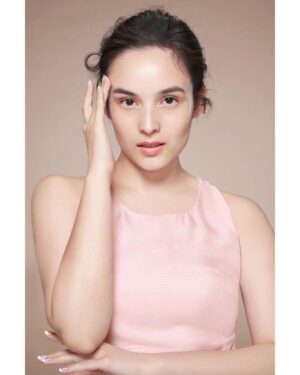 Chelsea Islan Instagram - Note to self: Relax and Chill out 💘