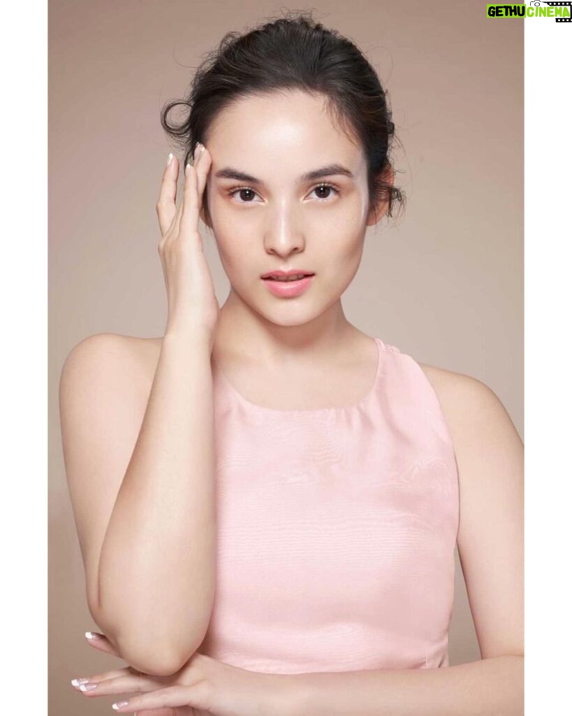 Chelsea Islan Instagram - Note to self: Relax and Chill out 💘