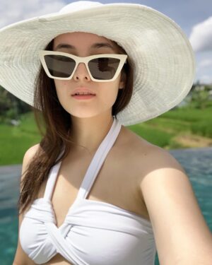 Chelsea Islan Instagram - When was this? Could you guess. #PreCovidDays 🌞