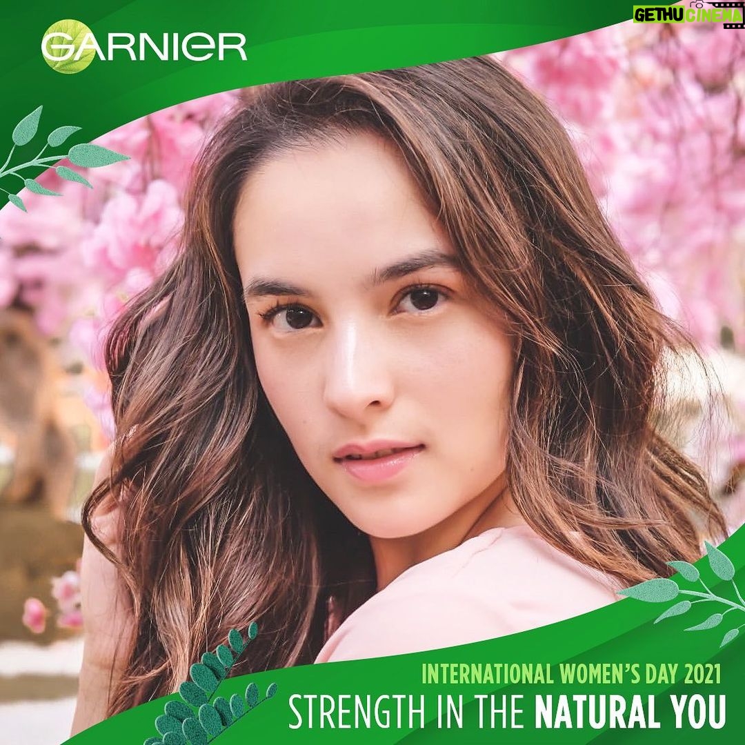 Chelsea Islan Instagram - Tahukah teman-teman bahwa International Women’s Day di peringatkan untuk menghargai pencapaian dari Wanita di seluruh dunia? Aku ingin mengambil kesempatan ini untuk mengajak semua Wanita Muda Indonesia untuk Aktif dan Berani Berkarya. Aku bangga menjadi Wanita yang bisa Berkarya & I feel confident in my own skin. Tentu saja aku tidak bisa mencapai posisi aku sekarang tanpa figur Wanita kuat lain di hidupku, salah satunya adalah Ibuku sendiri. Beliau adalah sosok Wanita kuat yang berani untuk speak up, untuk stand up for herself. Beliau selalu mendukung Wanita lain untuk bertumbuh dan berkarya, karena aku percaya, together, we are stronger. Aku juga bangga menjadi bagian dari Garnier yang membantu Wanita Indonesia merasa percaya diri dengan kulit mereka dan untuk mendapatkan kulit tampak sehat alami. Let’s celebrate our strength and natural beauty as a woman! #strengthinnaturalyou #celebrateyourstrength #internationalwomensday #garnierindonesia 💗✨
