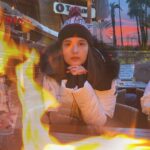 Chelsea Islan Instagram - Its the last day of 2020. Yay, we survived 2020! Tapi perjuangan kita tidak berhenti disini, kita menutup buku kita di tahun 2020, dan kita membuka lembaran baru di tahun 2021. 2020 has been a lot for me to process and accept, (emotionally, mentally and psychically). Tahun ini mengajarkan kita untuk bersabar, berproses dan membuka lapisan dalam diri kita yang mungkin selama ini tidak pernah kita ketahui, I learned a lot about personal growth. Begitu banyak kenangan, indah maupun pahit di tahun 2020. Ada yang pergi dan ada yang datang. Aku percaya kita sedang di uji oleh semesta, aku percaya bahwa kita akan lebih kuat lagi untuk menghadapi tahun 2021. Hang in there! I just wanna say that Im so grateful and blessed despite the circumstances. Be thankful each and everyday! Have Faith! 🤍 Happy New Year 2021! ✨