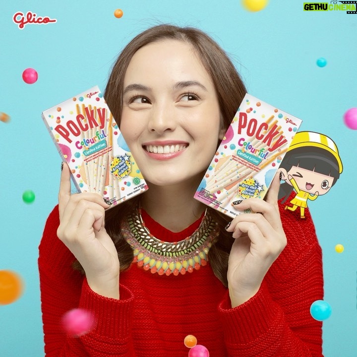 Chelsea Islan Instagram - Akhirnya giliranku buat cobain yang #BaruDariPocky, aku suka banget Pocky Colorful dari @pockyid! Menurutku rasanya unik. Perpaduan cream rasa lemon dan butiran gula warna warni di stik nya pas banget, and it’s so colorful kamu bisa dapetin Pocky colorful limited edition ini di @alfamart deket rumahmu sekarang! #PockyWarnaiMomenmu Buat kamu yang lagi di rumah aja, langsung check di slide 2 karena ada banyak hadiah buat kamu dari @pockyid, caranya gampang banget kok! Kamu cukup bikin kreasi Pocky Puzzle dari stick Pocky Colorful (lihat di slide 3 ya), untuk info lebih lanjut kunjungi @pockyid, semoga berhasil semuanya! 💖