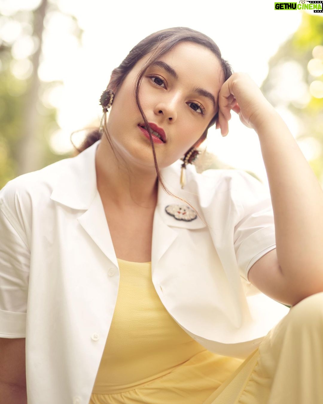 Chelsea Islan - 97.4K Likes - I am honored to be featured as one of the dreamers collaborating with @onefinesky in celebrating Kartini’s Day in April and Women Power.
Collaborating with @aidanandice and @rahasiagadis, I am so excited to announce and launch our new short sleeves! With this, we also have the Men / Unisex collection as well. Stay tuned to see the new collections!
To Order and Contribute, WA to this number: +628111929109. The first 50 pieces of this collection will come with our blue and white stripes mask! Don’t miss it! #OneFineSky 💙☁️