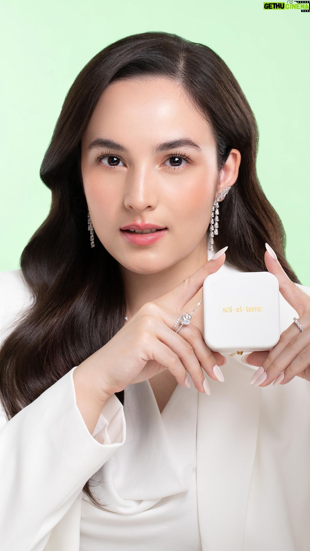 Chelsea Islan Instagram - Day 1 Launching of Sōl et Terre in Bridestory Market ICE BSD! As the Co-Founder of @sol.et.terre, I am really happy and excited to share this with all of you. We are still in @thebridestory until the 8th of October. Come and visit the booth! 💎✨