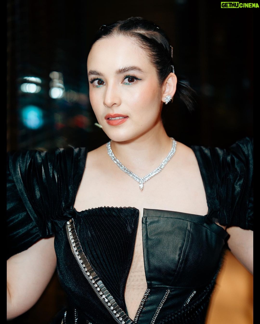Chelsea Islan Instagram - Gala Premiere of TIRA π₯π Serial TIRA adalah serial pertama dari Jagat Sinema Bumilangit. Akhirnya setelah penantian hampir 2 tahun dan dengan seluruh Cast dan Crew yang sudah bekerja keras dalam mewujudkan karya ini, Series TIRA bisa segera di saksikan di Disney+ Hotstar mulai tanggal 16 December 2023! π₯ Custom Dress by: @maisonmet Custom Jewelry by: @sol.et.terre Custom Nails by: @capriques Photographed by: @agrasuseno @snap.nuel MUA: @archangelachelsea Hairdo: @ichanaahair Styled by: @imeldaimew @mindanovianty Special thanks to: @disneyplushotstarid @bumilangitofficial @bcu.id @tirariors.official #SenimanMudaBerkarya #BanggaFilmIndonesia #BanggaKaryaLokal #TIRA #Bumilangit β€οΈβπ₯