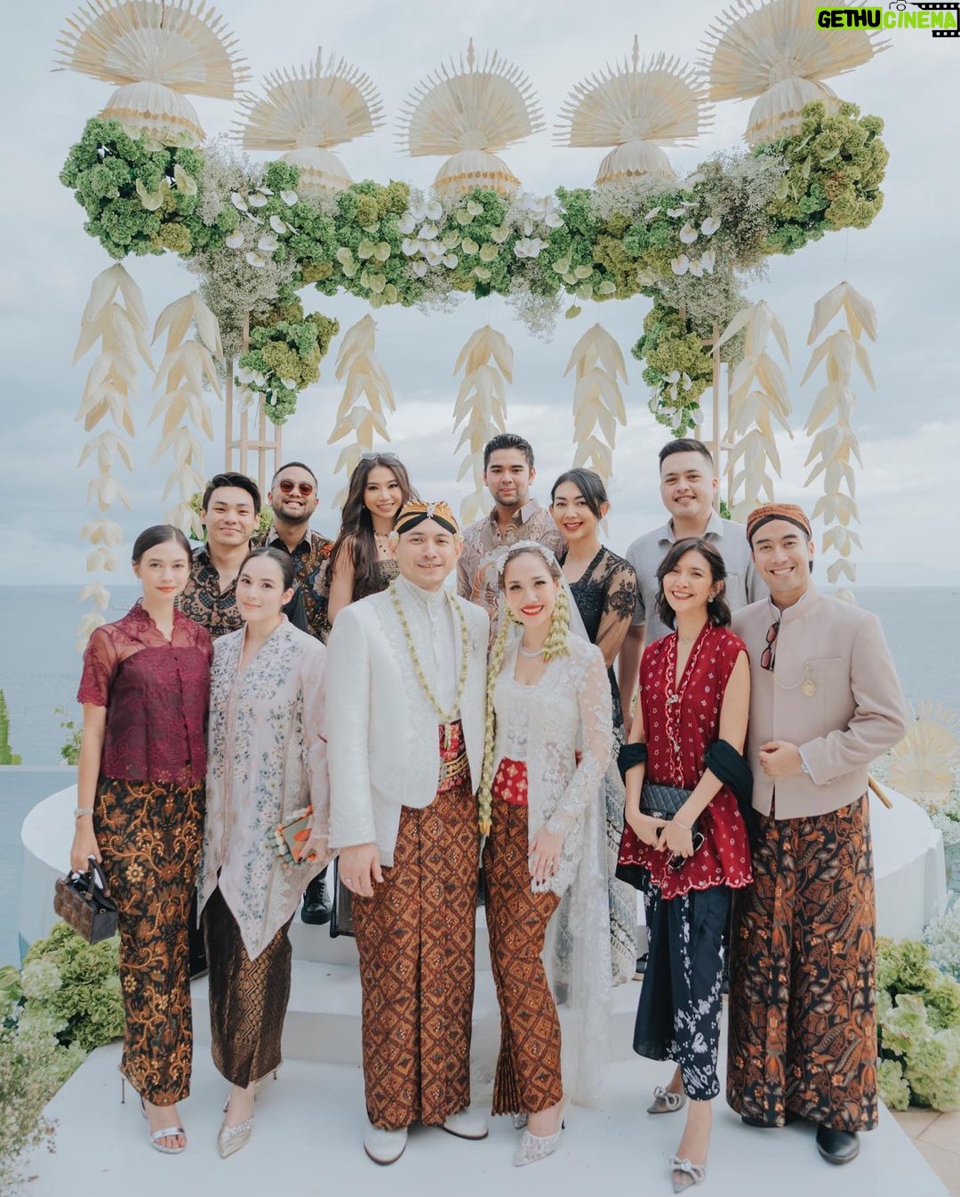Chelsea Islan - 180.2K Likes - Love is in the air! Happy to have witnessed the sacred and intimate ceremony of love. Happy wedding @itsmebcl 🤍