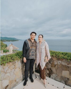 Chelsea Islan Instagram - Love is in the air! Happy to have witnessed the sacred and intimate ceremony of love. Happy wedding @itsmebcl 🤍