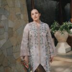 Chelsea Islan Instagram - Love is in the air! Happy to have witnessed the sacred and intimate ceremony of love. Happy wedding @itsmebcl 🤍 Amankila