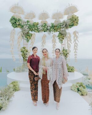 Chelsea Islan Instagram - Love is in the air! Happy to have witnessed the sacred and intimate ceremony of love. Happy wedding @itsmebcl 🤍
