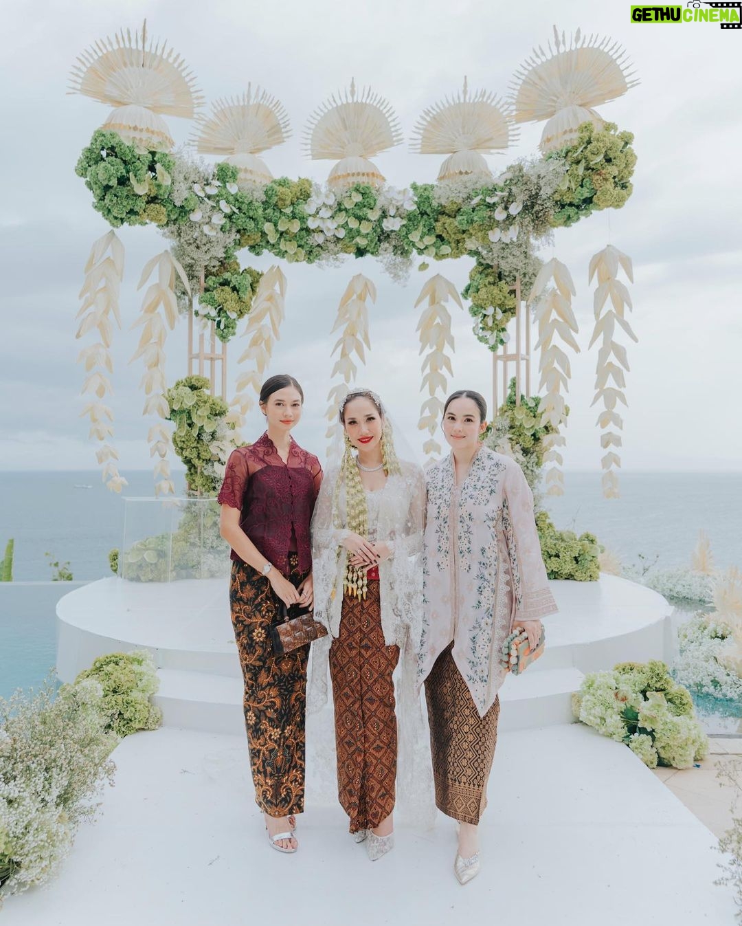 Chelsea Islan - 180.2K Likes - Love is in the air! Happy to have witnessed the sacred and intimate ceremony of love. Happy wedding @itsmebcl 🤍