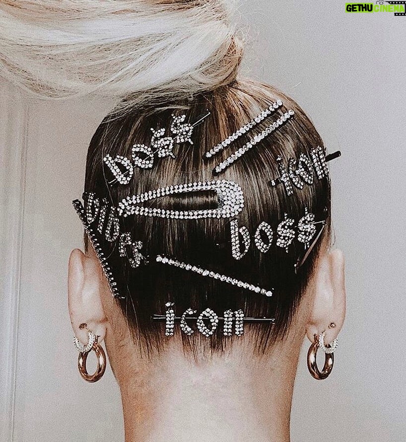 Chelsey Reist Instagram - you can be vulnerable and still be powerful. you can have a tender heart and still be rock solid at your core. some of the best people i’ve ever known can embody both sides.