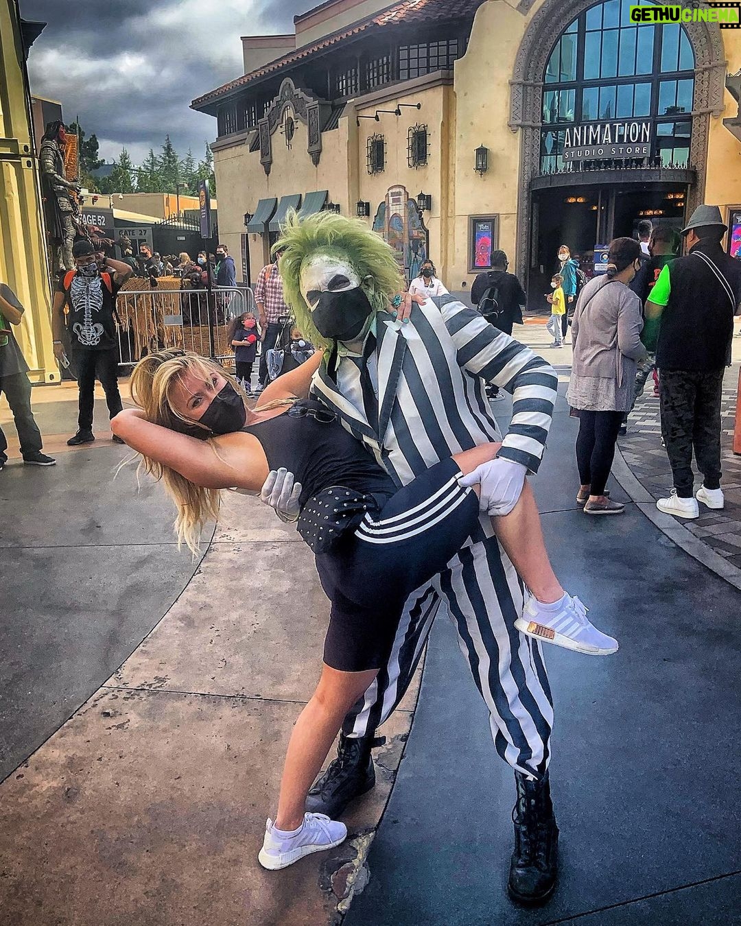 Chelsey Reist Instagram - childhood crush come true this halloween #dirtylens #dirtiercrush Halloween Horror Nights - Hollywood