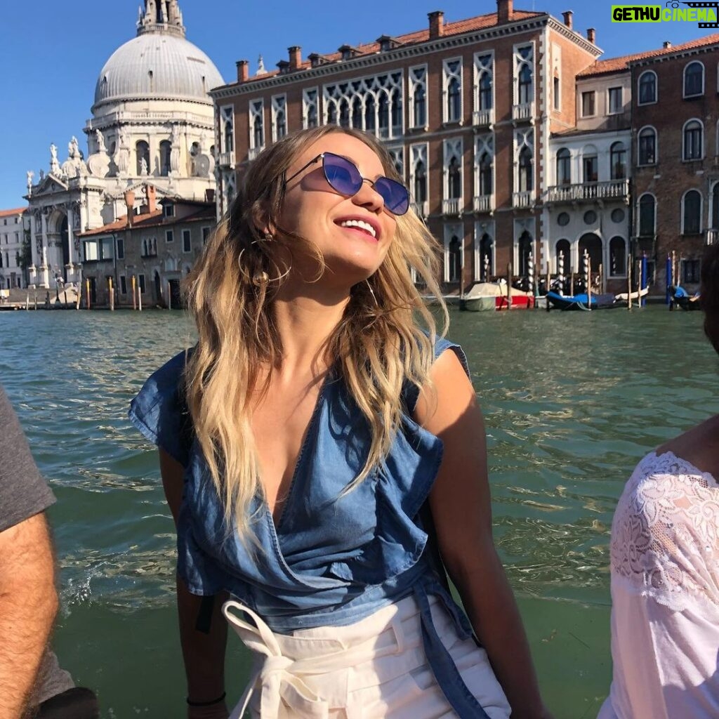 Chelsey Reist Instagram - venezia, you have my heart. as a water baby, i am obsessed with your liquid streets paved with salty waves. may we meet again. #tbt Venice, Italy
