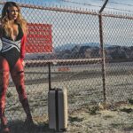 Chelsey Reist Instagram - throwback to flipping the script: ⁣ one desert heat car breakdown + two suitcases of clothing = impromptu photo shoot in palm desert.⁣ ⁣ ⁣ #tbt Palm Desert Area