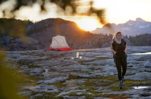 Chelsey Reist Instagram - mornings are for mountaintops. ⁣
⁣
i don’t make my bed, i pack my tent. ⁣
⁣
#lilsasquatch