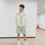 Chen-Kang Tang Instagram - 最近好像很流行第一張那樣的拍法…📷 喔對了 情人節快樂👀 #七夕 #情人節