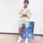 Chen-Kang Tang Instagram - 最近好像很流行第一張那樣的拍法…📷 喔對了 情人節快樂👀 #七夕 #情人節