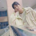 Chen-Kang Tang Instagram - 最近好像很流行第一張那樣的拍法…📷 喔對了 情人節快樂👀 #七夕 #情人節