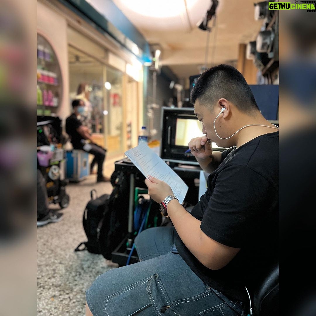 Chen-Kang Tang Instagram - 感謝最愛我的上帝✝️ 謝謝影展的評審 謝謝導演 @wade99920 、編劇 @linpeiyu0330 謝謝 @bear_men_film_studio 讓我能參與演出❤️❤️🥳🥳 昨天中午得知消息後 繼續忙碌了一整天,半夜回到家 直接累倒睡著~ 早上醒來才開始覺得幸運和驚喜 只有一整個晚上的時間可以拍攝 團隊拼命的和時間賽跑 但現場依然充滿了歡樂 謝謝所有參與的工作人員和演員們,你們都好棒❤️ 很期待 #貳拾參點零零分 這部短片繼續成長之旅 然後有一天能正式的與大家見面🤩 天啊,我得「最佳演員」啦🥳🍾 對於表演,真的好愛好愛🥰 繼續努力加油💪💪💪 @hffestival