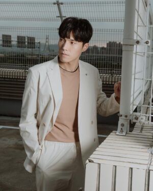 Chen-Kang Tang Instagram - 誠實的面對自己 
簡單的面對世界

@boss 
#ThisIsBOSS