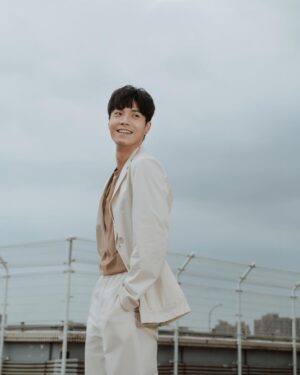 Chen-Kang Tang Instagram - 誠實的面對自己 
簡單的面對世界

@boss 
#ThisIsBOSS