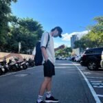 Chen-Kang Tang Instagram - 夏日午後的走走… 悶 熱 包圍著🫠 上衣、鞋子： @life8_tw