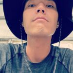 Chen-Kang Tang Instagram - 我期許自己要活得更真實也更誠實，要更接受甚至喜歡自己身上起伏的每個部分，才能更喜歡這個世界 我希望自己懂得處理、欣賞各種欲求，各種人性的醜陋與美妙，找到和它相處的最好方式