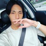 Chen-Kang Tang Instagram - 夏日午後的走走… 悶 熱 包圍著🫠 上衣、鞋子： @life8_tw