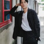 Chen-Kang Tang Instagram - 12月了… 終於有冬天的感覺 這兩年的變動也在今年最後一個月 逐漸的平靜和有了新的方向 喜歡這個季節 這樣的狀態 這樣的自己 @miroan_media -Thanks- Photo by @lifeisnoteasy1998 Outfit by @vue.official_ Make up by @huan2.studio Hair by @jude_ego.tw