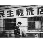 Chen-Kang Tang Instagram - 「冬日可愛」 是這幾天才學到的成語 一開始還覺得這麼可愛的詞句應該不會是成語 可能是最近在忙錄和煩惱許多事 當碰到無法溝通或暫時無解的狀況時 發現自己的情緒起伏會突然很大 即使壓抑在心裡 也會煩躁的有點難消化排除 又不想要因為自己而影響到別人 所以當看這句成語時 突然有種療癒感 這幾天也不斷在心裡反覆的想到和提醒自己 啊～繼續加油吧小剛 讓自己成為一位「冬日可愛」而不是「夏日可畏」 的大人 服裝❤️ @allsaintstaiwan 妝髮❤️ @vivilinmakeup 攝影❤️ @yowang.snap
