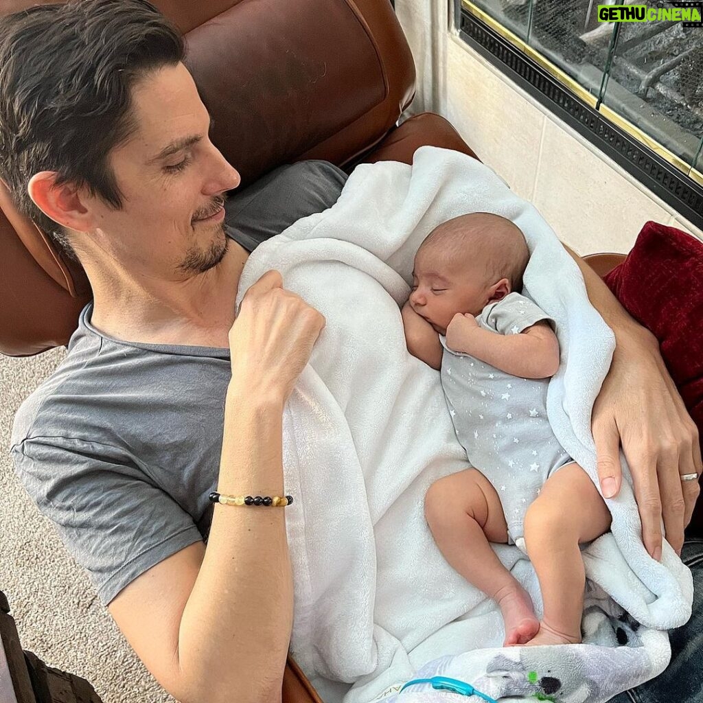 Cherie Jimenez Instagram - Mi Amor, Watching you become a Papa has been one of the most beautiful life experiences ever. You are an incredible father to our son. I am so blessed that you my love are the one Phoenix gets to call Papa. Thank you for everything that you do for us. You are truly a dream come true 🪄 Happy Fathers Day @i_am_seanfaris ❤️‍🔥 We love you so much ✨ 𝓣𝓱𝒆 𝓤𝒏𝒊𝓿𝒆𝒓𝒔𝒆